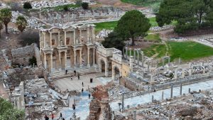 Dünyaca ünlü sanatçılar yine Efes’te buluşuyor