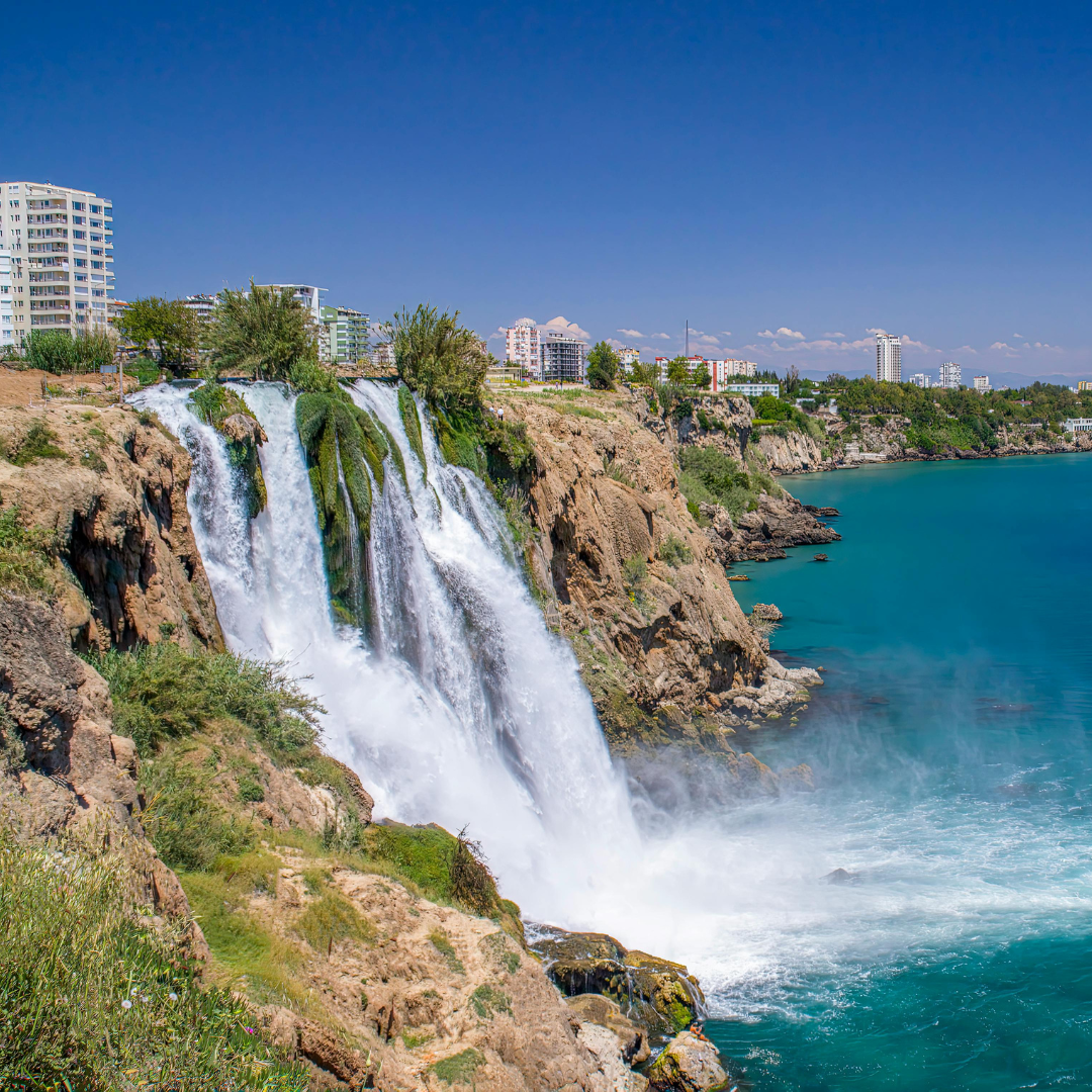 Antalya’da Tatil Yapacaklar İçin En İyi Plajlar ve Gezilecek Yerler